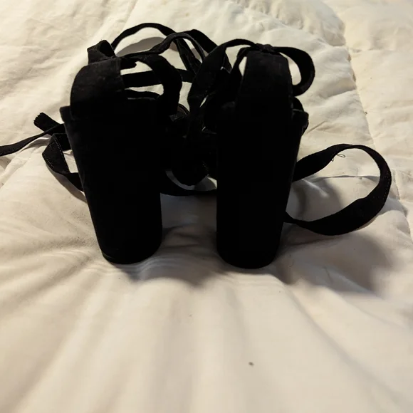 Mossimo black strappy suede lace up block ankle pumps, size 9 - Picture 4 of 7